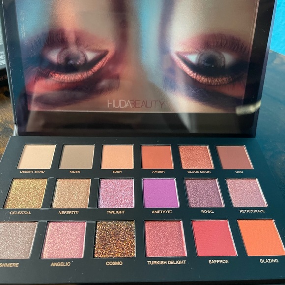 HUDA BEAUTY Other - HUDA BEAUTY Desert Dusk Palette - Rich Purple Tones